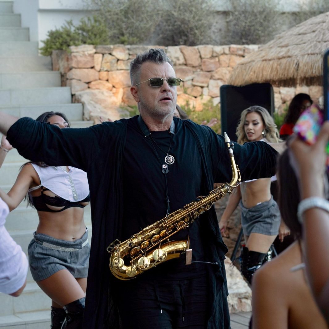 Dancers with live saxophone and violin duo, Ibiza villa entertainment